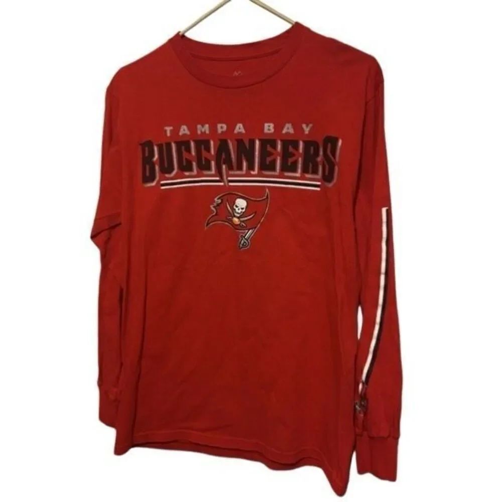 Tampa Bay Buccaneers Size Medium Majestic Long Sleeved T-Shirt